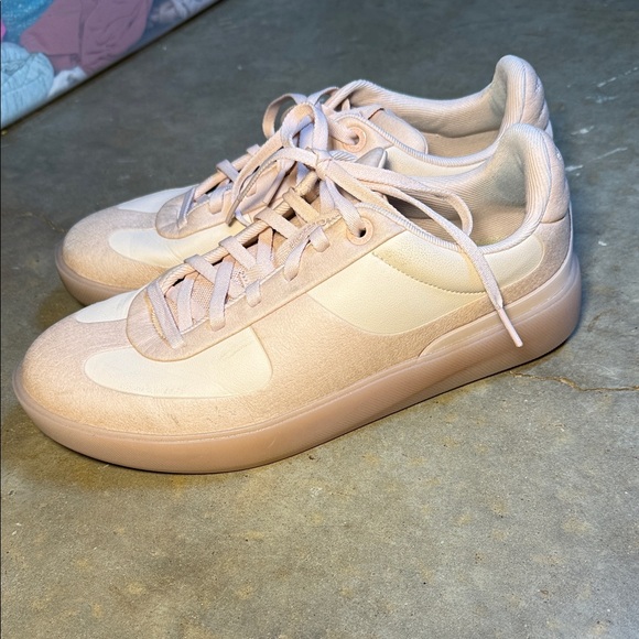 Lululemon Athletica Women's Blush Sneakers - Picture 5 of 8